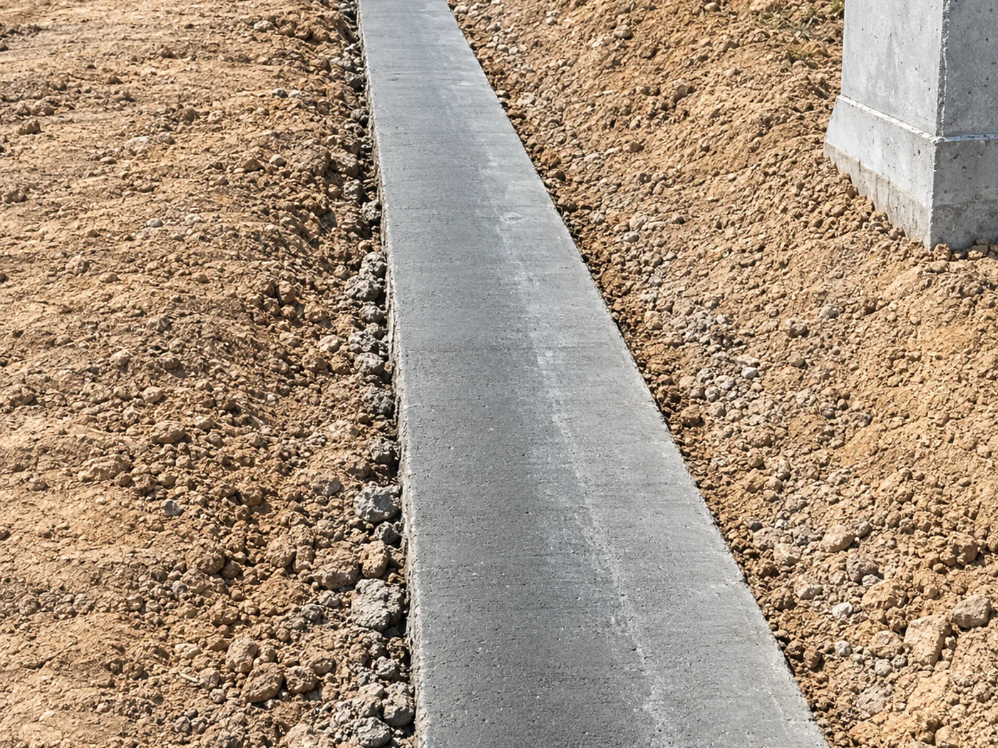 Cuneta de hormigón terminada